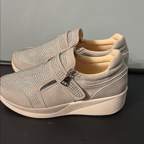 Morecome Women’s faux crystal double zipper wedge sneakers - slip on size 6.5 - Picture 4 of 8